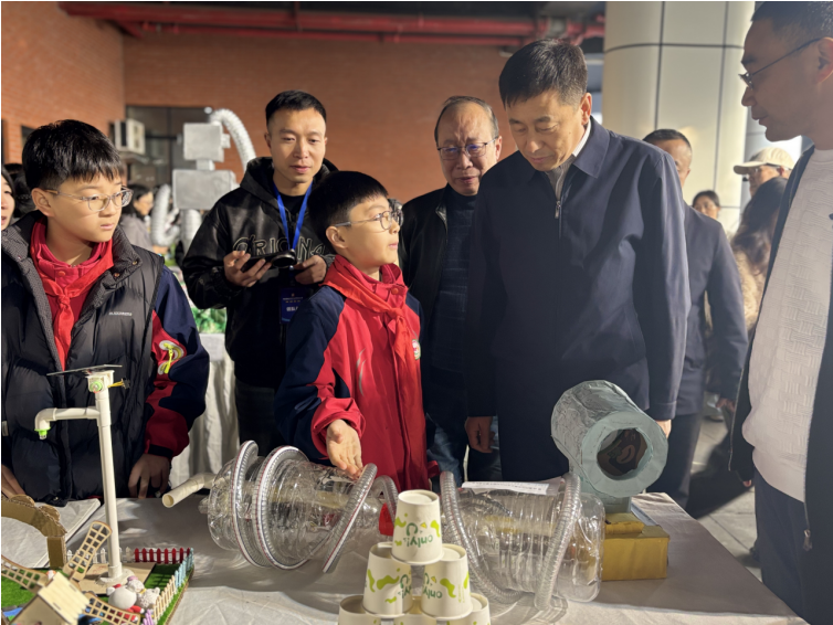 内江市成功举办第40届青少年科技创新大赛